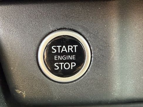 Certified 2023 Nissan Rogue SV image 17