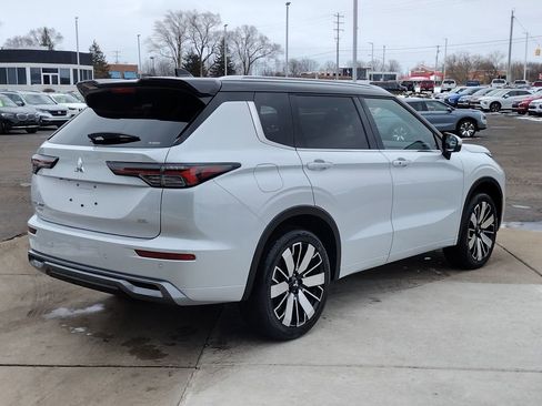 New 2026 Mitsubishi Outlander SEL image 16