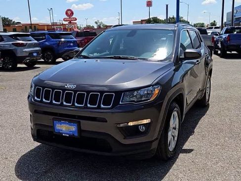 Used 2020 Jeep Compass Latitude w/ Popular Equipment Group FWD image 3