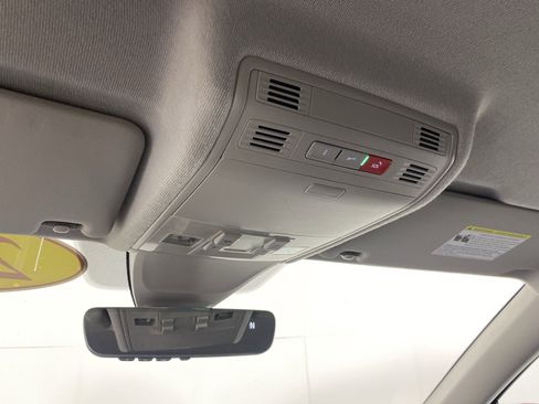 Used 2022 Volkswagen Tiguan SE image 36