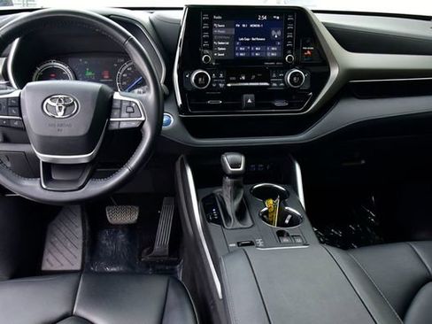 Certified 2022 Toyota Highlander XLE image 19