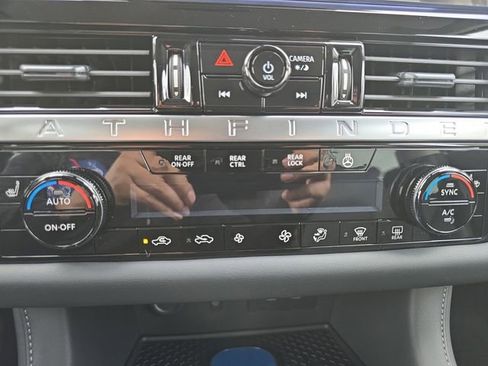 New 2026 Nissan Pathfinder SL image 4