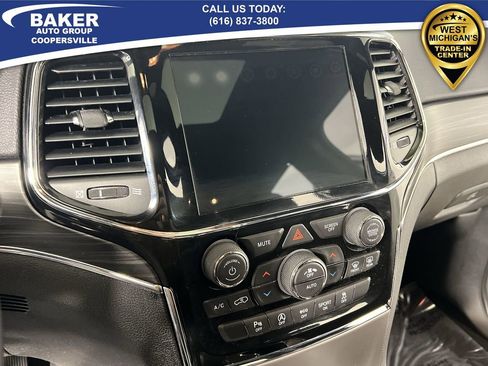 Used 2020 Jeep Grand Cherokee Limited w/ Trailer Tow Group IV image 11