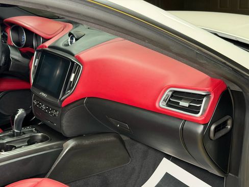 Used 2018 Maserati Ghibli S image 49