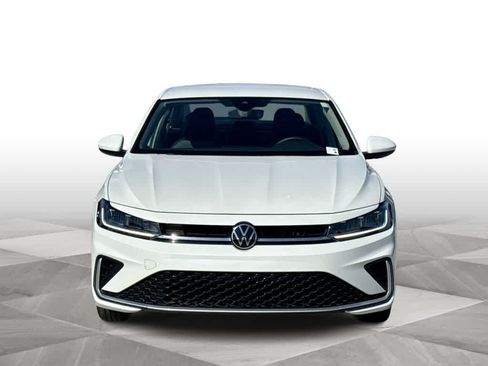 Used 2025 Volkswagen Jetta SE FWD image 3