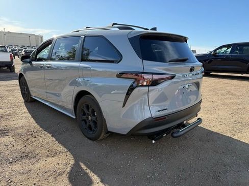 Used 2025 Toyota Sienna XLE Woodland Edition AWD/4WD image 3