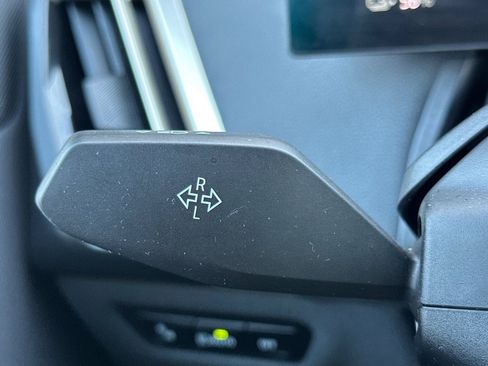 Used 2025 BMW iX xDrive50 image 34