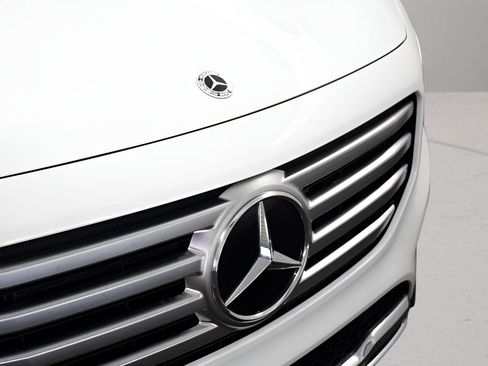 Used 2025 Mercedes-Benz GLB 250 image 9