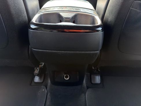 Used 2020 Kia Telluride S w/ S 8 Passenger Seating Package FWD image 22