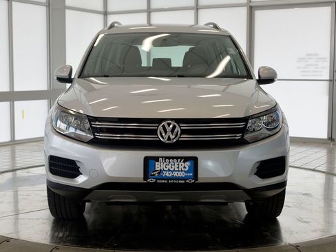 Used 2017 Volkswagen Tiguan S image 3