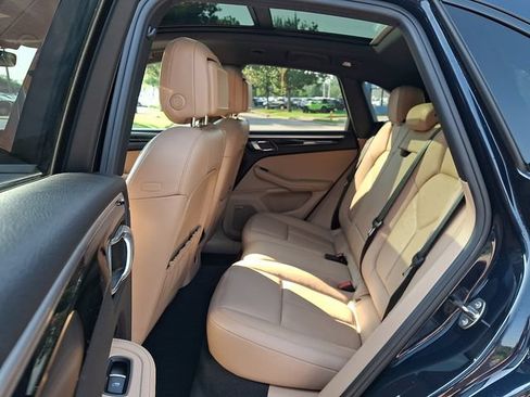 Used 2019 Porsche Macan AWD/4WD image 12