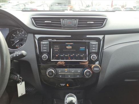 Used 2020 Nissan Rogue Sport S image 9