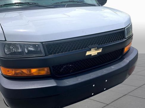 Used 2021 Chevrolet Express 3500 w/ Power Convenience Package RWD image 26