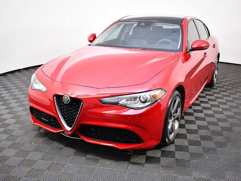 Used 2018 Alfa Romeo Giulia AWD image 2