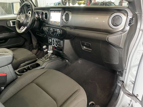 Used 2020 Jeep Gladiator Overland AWD/4WD image 27
