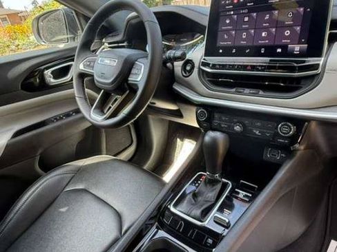 Used 2025 Jeep Compass Limited AWD/4WD image 15