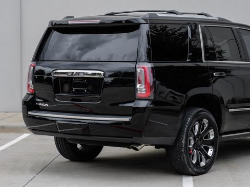 Used 2019 GMC Yukon Denali w/ Denali Ultimate Black Edition AWD/4WD image 13