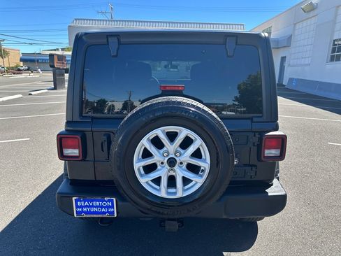 Used 2023 Jeep Wrangler Unlimited Sport AWD/4WD image 5