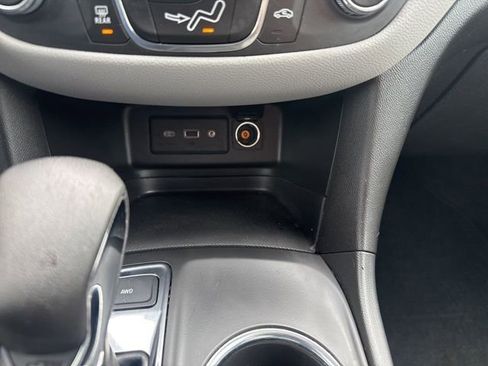 Used 2022 Chevrolet Equinox LS w/ LS Convenience Package AWD/4WD image 29