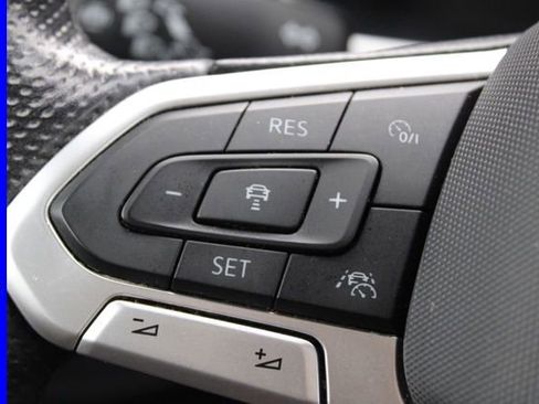 Used 2022 Volkswagen Atlas Cross Sport SEL R-Line image 32