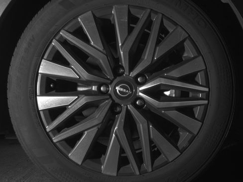 Used 2025 Nissan Altima 2.5 SV FWD image 13