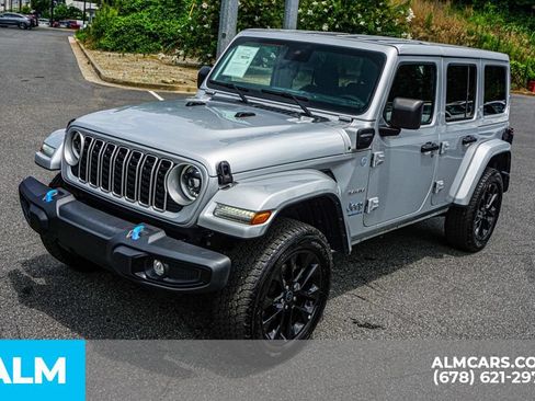 Used 2024 Jeep Wrangler Unlimited Sahara AWD/4WD image 15