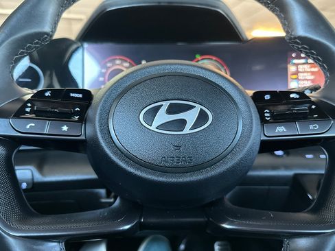 Used 2025 Hyundai Elantra SEL FWD image 23