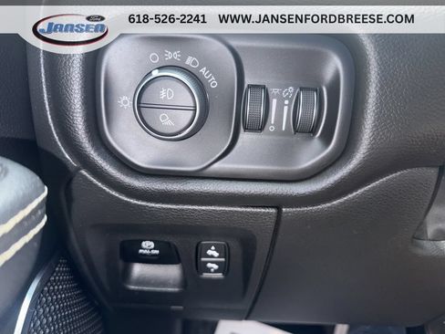 Used 2025 RAM 1500 Laramie AWD/4WD image 15