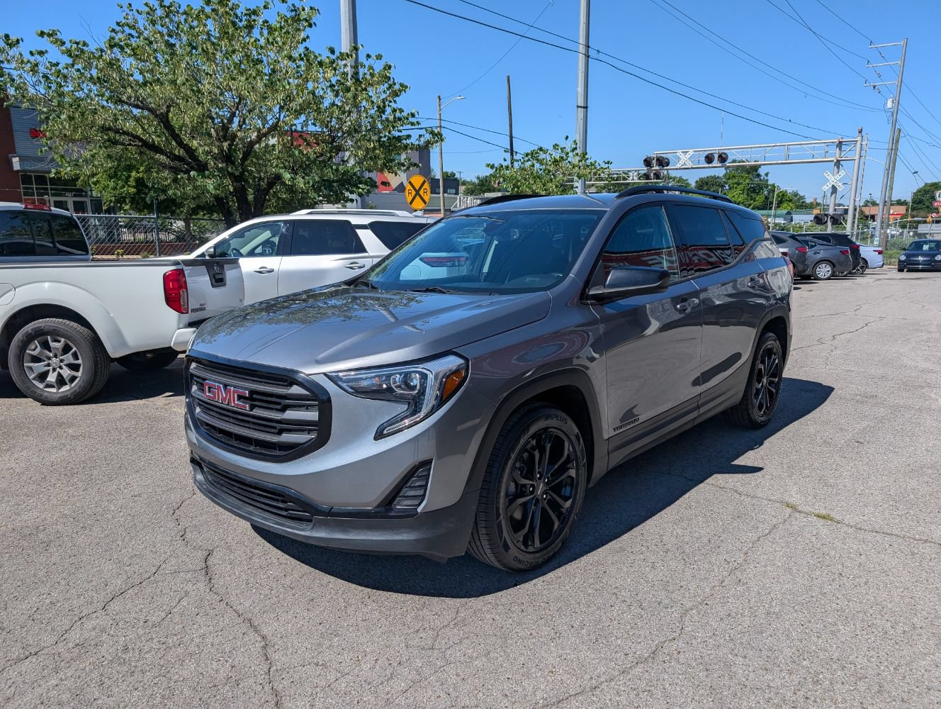 Used 2020 GMC Terrain SLE w/ Driver Convenience Package FWD image 3