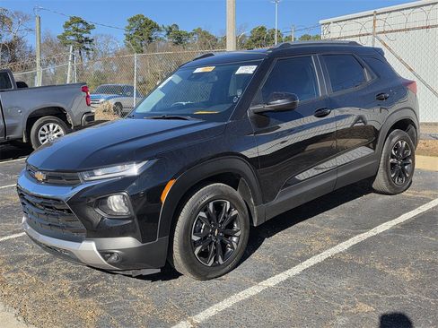 Used 2023 Chevrolet TrailBlazer LT image 3