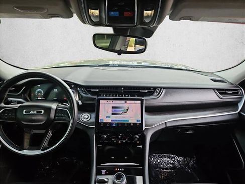 Used 2022 Jeep Grand Cherokee Limited AWD/4WD image 18