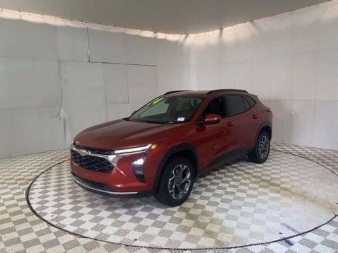 Used 2024 Chevrolet Trax LT w/ Driver Confidence Package FWD image 8
