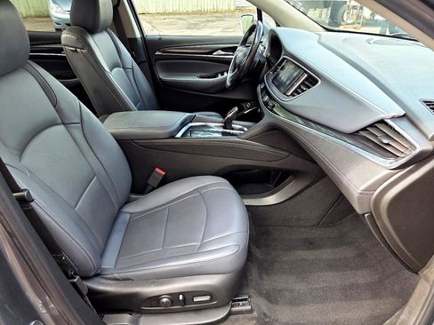 Used 2020 Buick Enclave Essence image 20