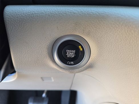 Used 2023 Chrysler Pacifica Limited image 27