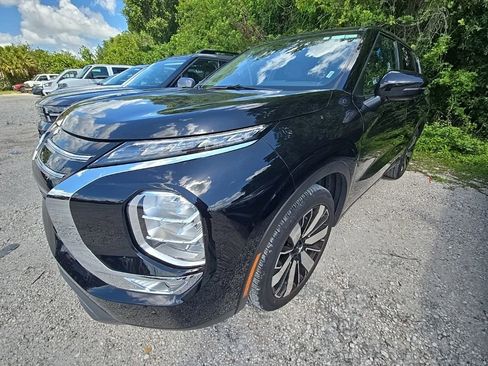 Used 2025 Mitsubishi Outlander SE FWD image 1