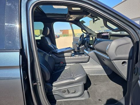 Used 2025 Ford Expedition Platinum w/ Stealth Performance Package AWD/4WD image 19