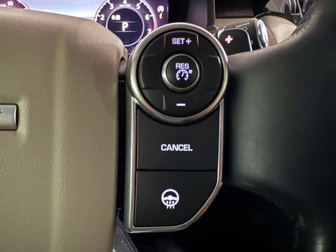 Used 2018 Land Rover Discovery HSE AWD/4WD image 30