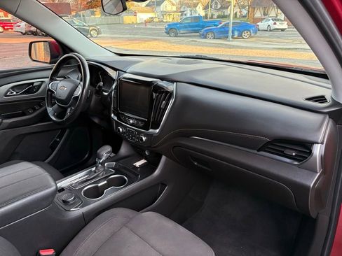 Used 2021 Chevrolet Traverse LT image 20