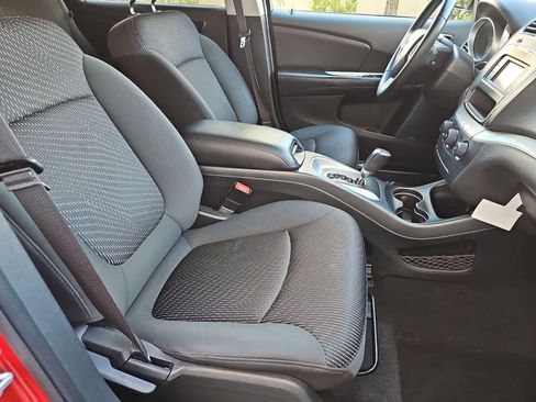 Used 2017 Dodge Journey SXT w/ Blacktop Package image 18