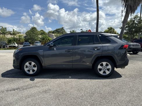 Used 2019 Toyota RAV4 XLE AWD/4WD image 8