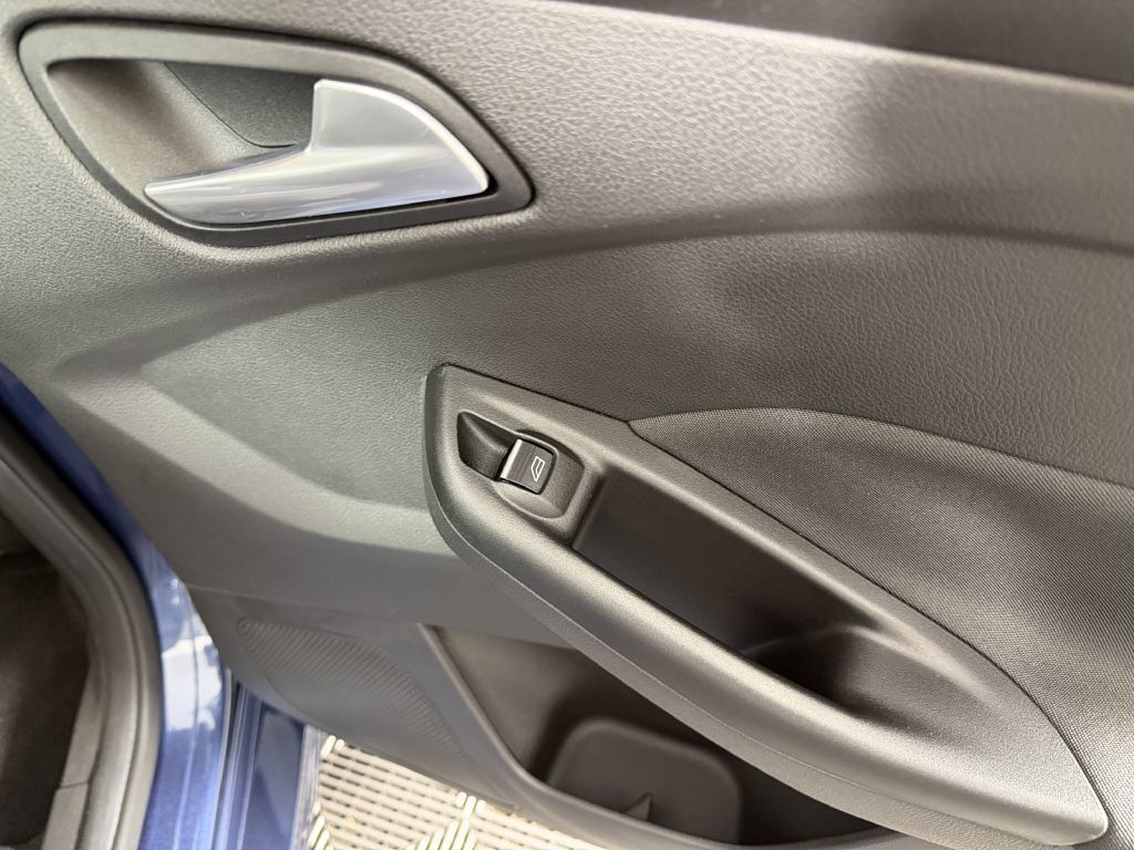 Used 2018 Ford Focus ST FWD image 48