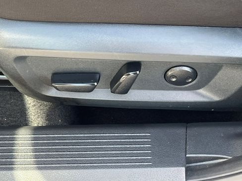 Used 2025 Nissan Rogue SV FWD image 22