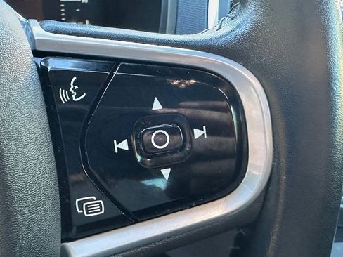 Used 2018 Volvo XC90 T5 Momentum w/ Convenience Package image 24