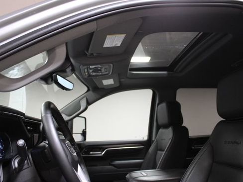 Used 2025 GMC Sierra 2500 Denali image 3