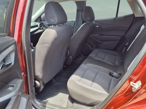 Used 2024 Chevrolet Trax LS w/ LS Convenience Package FWD image 20