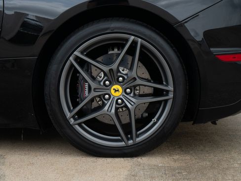 Used 2018 Ferrari California T RWD image 45