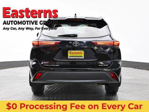 Used 2021 Toyota Highlander XLE AWD/4WD image 6