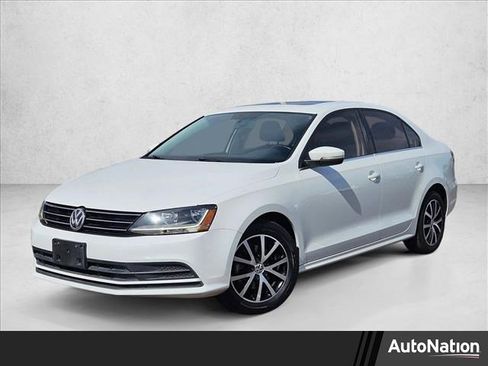 Used 2017 Volkswagen Jetta SE image 1
