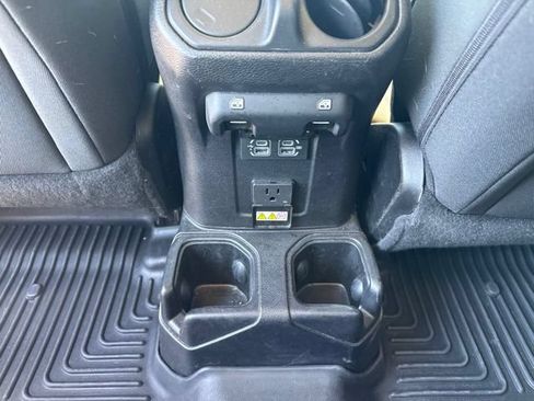 Used 2018 Jeep Wrangler Unlimited Sahara AWD/4WD image 13