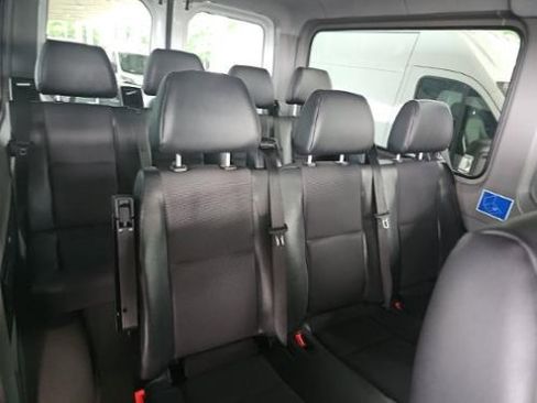 Used 2016 Mercedes-Benz Sprinter 2500 image 9